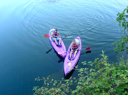 Deux canoës tranquilles sur l'Ardèche