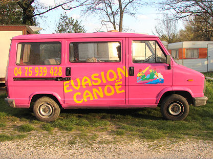 Pink mini bus Evasion Canoe
